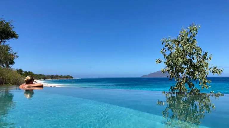 Infinity pool with sea view