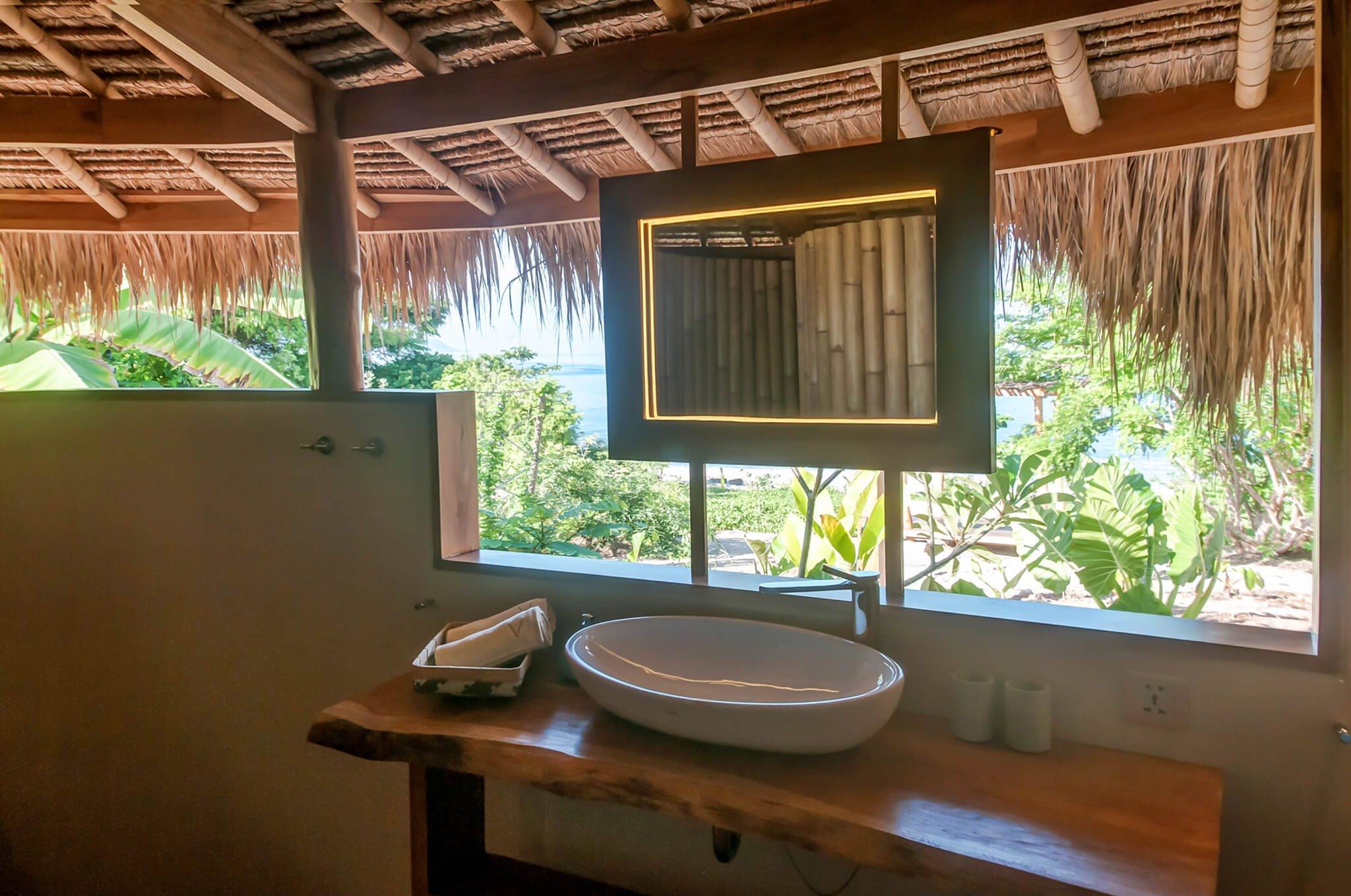 Beach Cottage mirror with view Beach Cottage mirror with view