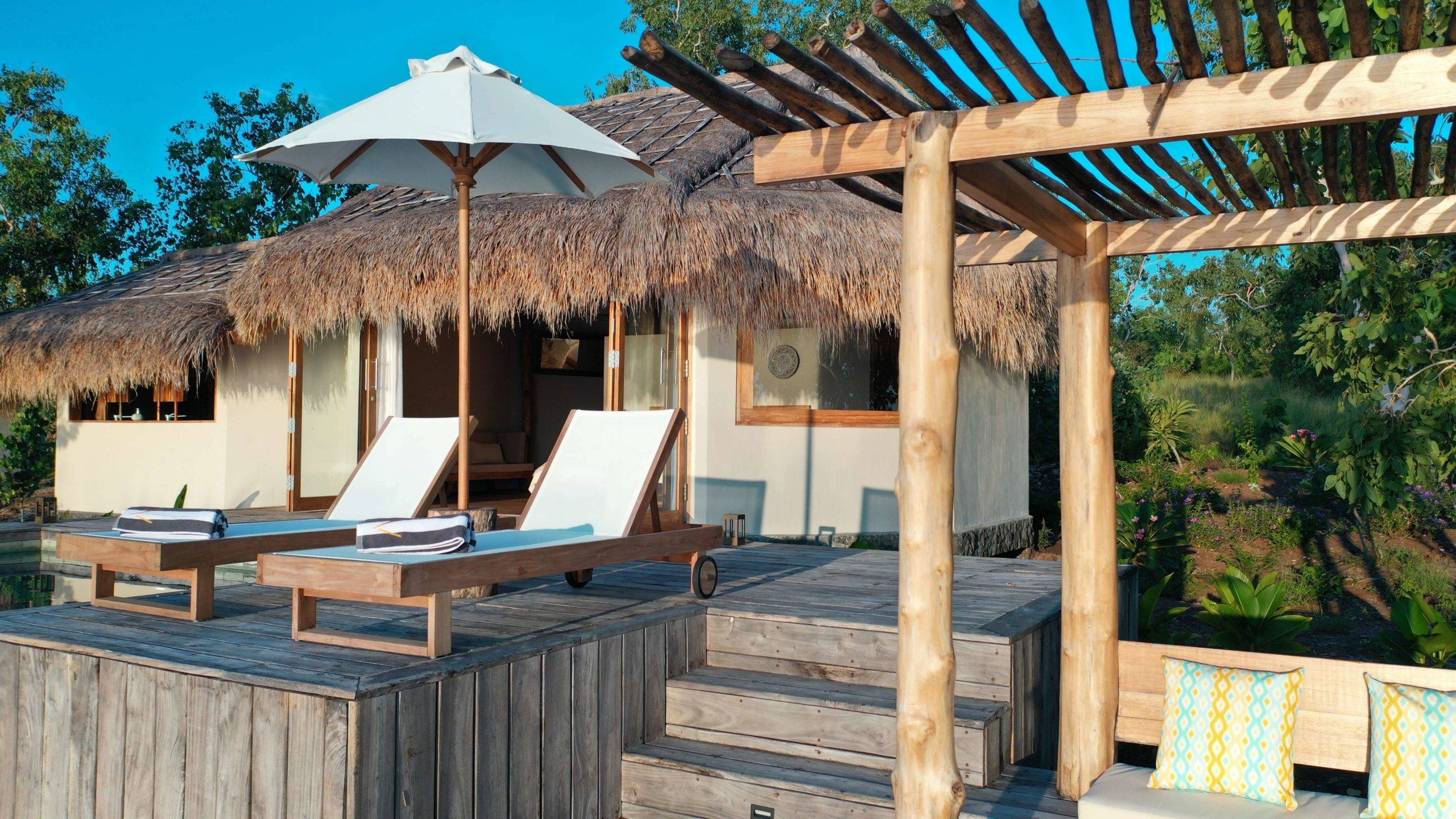 Cliff Villa & decking Cliff Villa & decking