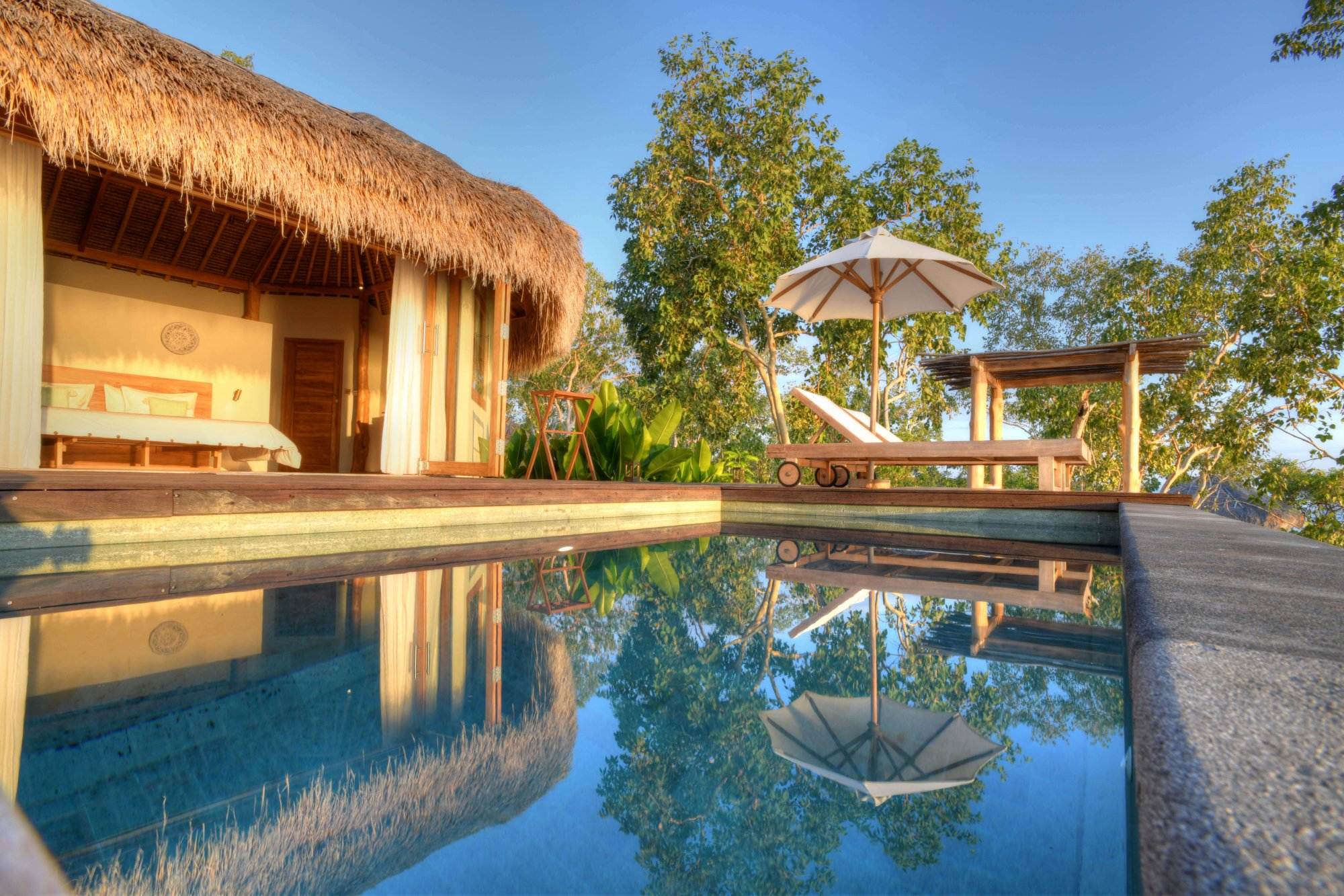 cliff-villa-pool sustainable resort in Alor
